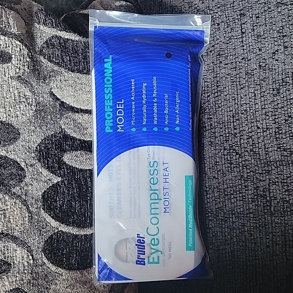 NWT Bruder Moist Heat Eye Compress.Microwave Activated.Fast Acting ..brand new